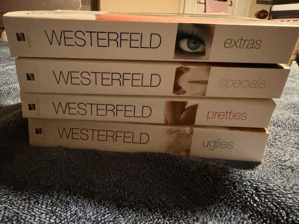 Uglies Series: Uglies, Pretties, Specials, Extras by Scott Westerfeld